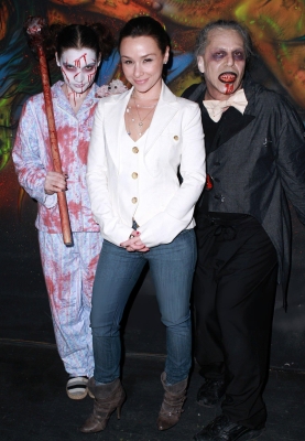 Blood_Manor_s_2010_Season_Grand_Opening_281529.jpg