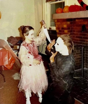 Click to view full size image
==============
Halloween_5_-_Behind_the_Scenes_28629.jpg Halloween_5_-_Behind_the_Scenes_28629.jpg