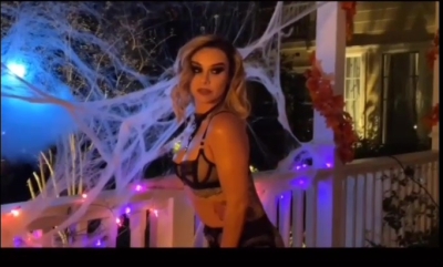 Click to view full size image
==============
DH_Shoot_2_-00302.jpg DH_Shoot_2_-00302.jpg