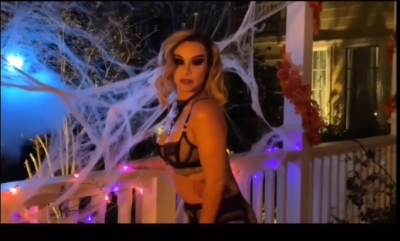 Click to view full size image
==============
DH_Shoot_2_-00308.jpg DH_Shoot_2_-00308.jpg