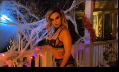 Click to view full size image
==============
DH_Shoot_2_-00323.jpg DH_Shoot_2_-00323.jpg