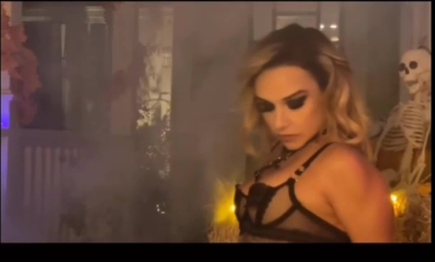 Click to view full size image
==============
DH_Shoot_2_-00725.jpg DH_Shoot_2_-00725.jpg